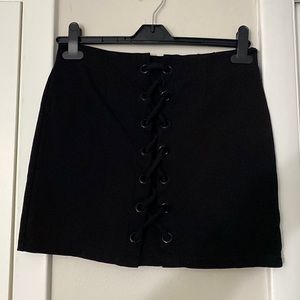 Black mini skirt. Center laced size M